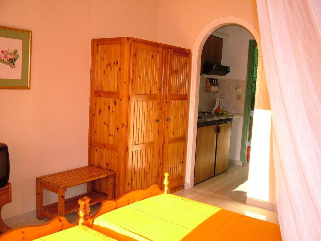 Angeliki Aparthotel Vitaládes Exterior foto